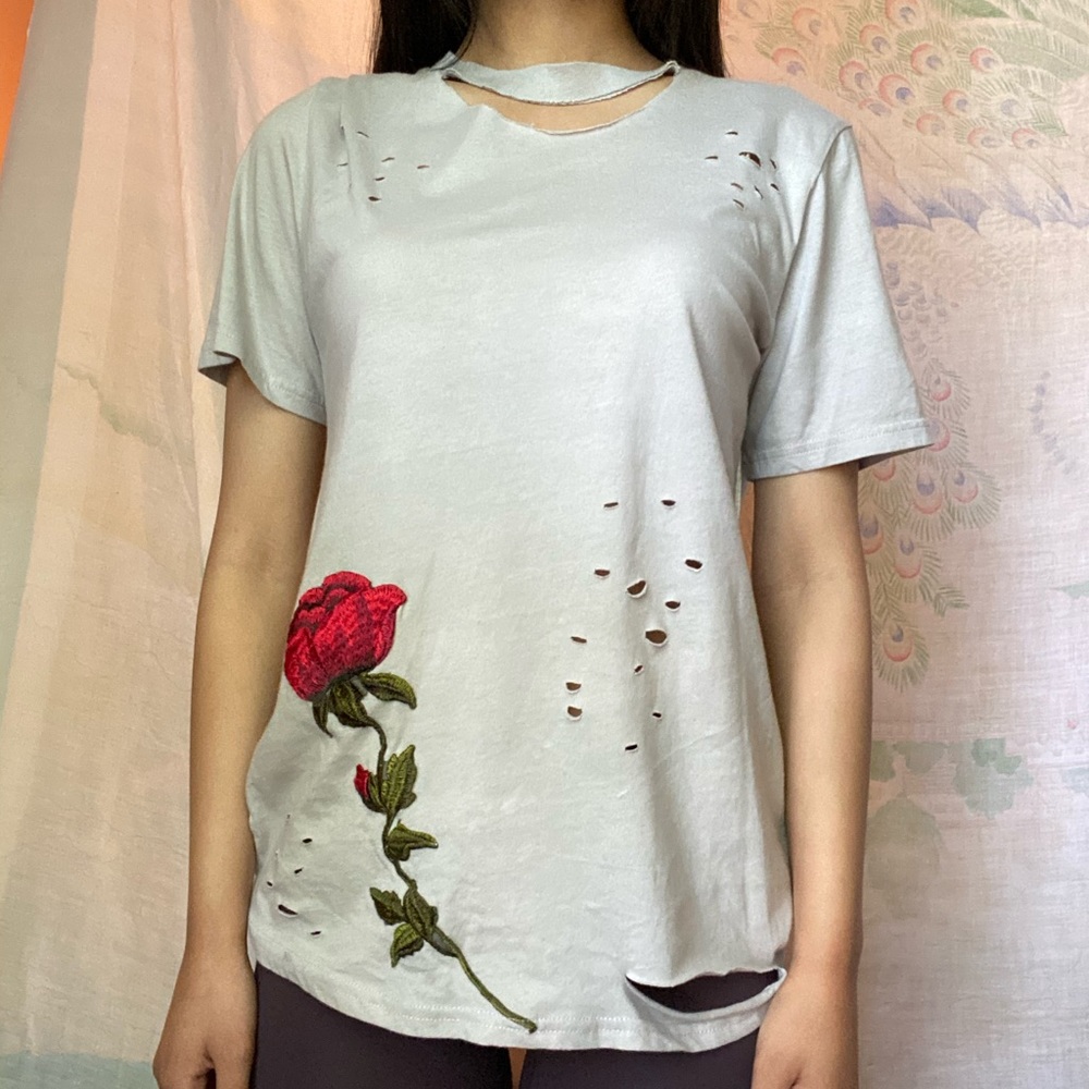 Distressed t-shirt with rose embroidery